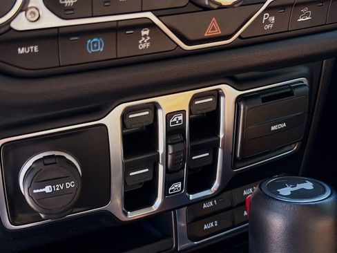 Used 2024 Jeep Wrangler High Altitude image 21