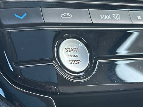 Used 2017 Jaguar XE image 32