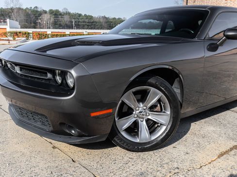 Used 2016 Dodge Challenger SXT image 3