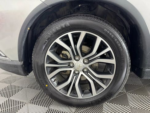 Used 2018 Mitsubishi Outlander ES image 38