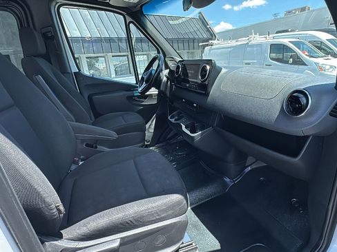 Used 2024 Mercedes-Benz Sprinter 2500 image 17