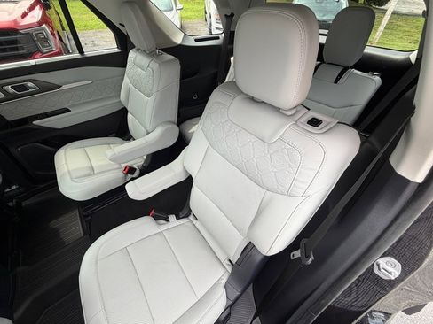 Used 2025 Ford Explorer Platinum w/ Ultimate Package AWD/4WD image 37