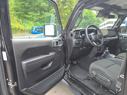 Used 2024 Jeep Wrangler Unlimited Rubicon 4xe AWD/4WD image 20