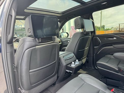 Used 2023 Cadillac Escalade ESV Premium Luxury w/ Performance Package AWD/4WD image 15