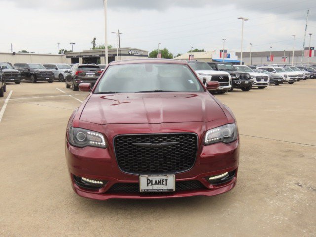 Used 2022 Chrysler 300 Touring L RWD image 4