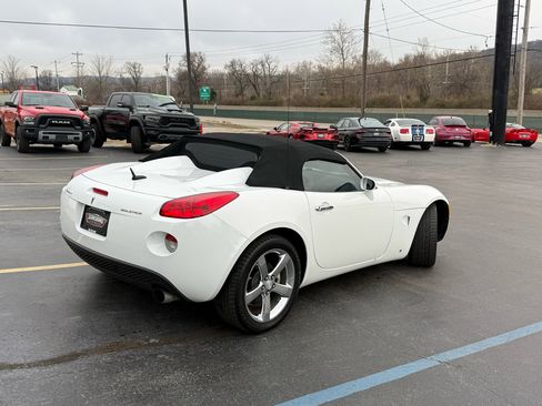 Used 2008 Pontiac Solstice Convertible w/ Preferred Package image 3