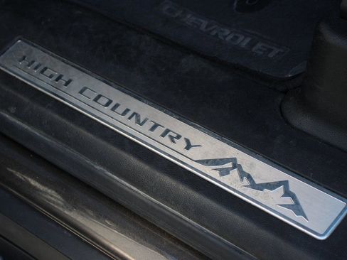 Used 2021 Chevrolet Suburban High Country w/ Premium Package image 22