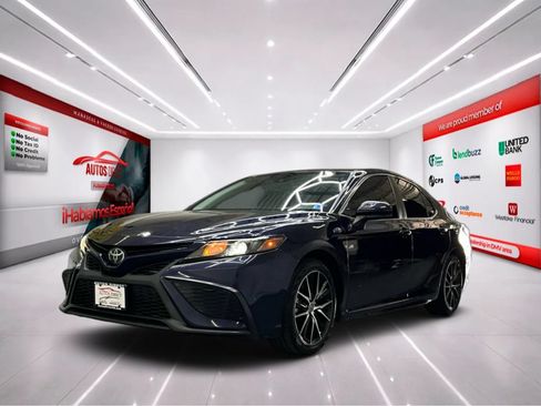 Used 2021 Toyota Camry SE FWD image 3