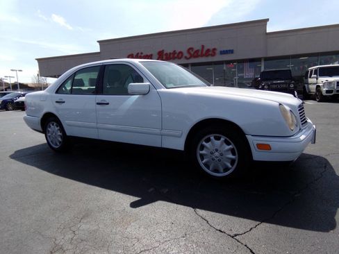 Used 1999 Mercedes-Benz E 320 Sedan w/ X2 Opt Pkg image 4