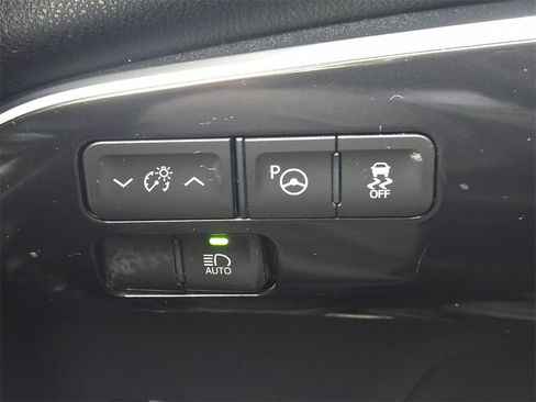 Used 2018 Toyota Prius Four Touring image 24