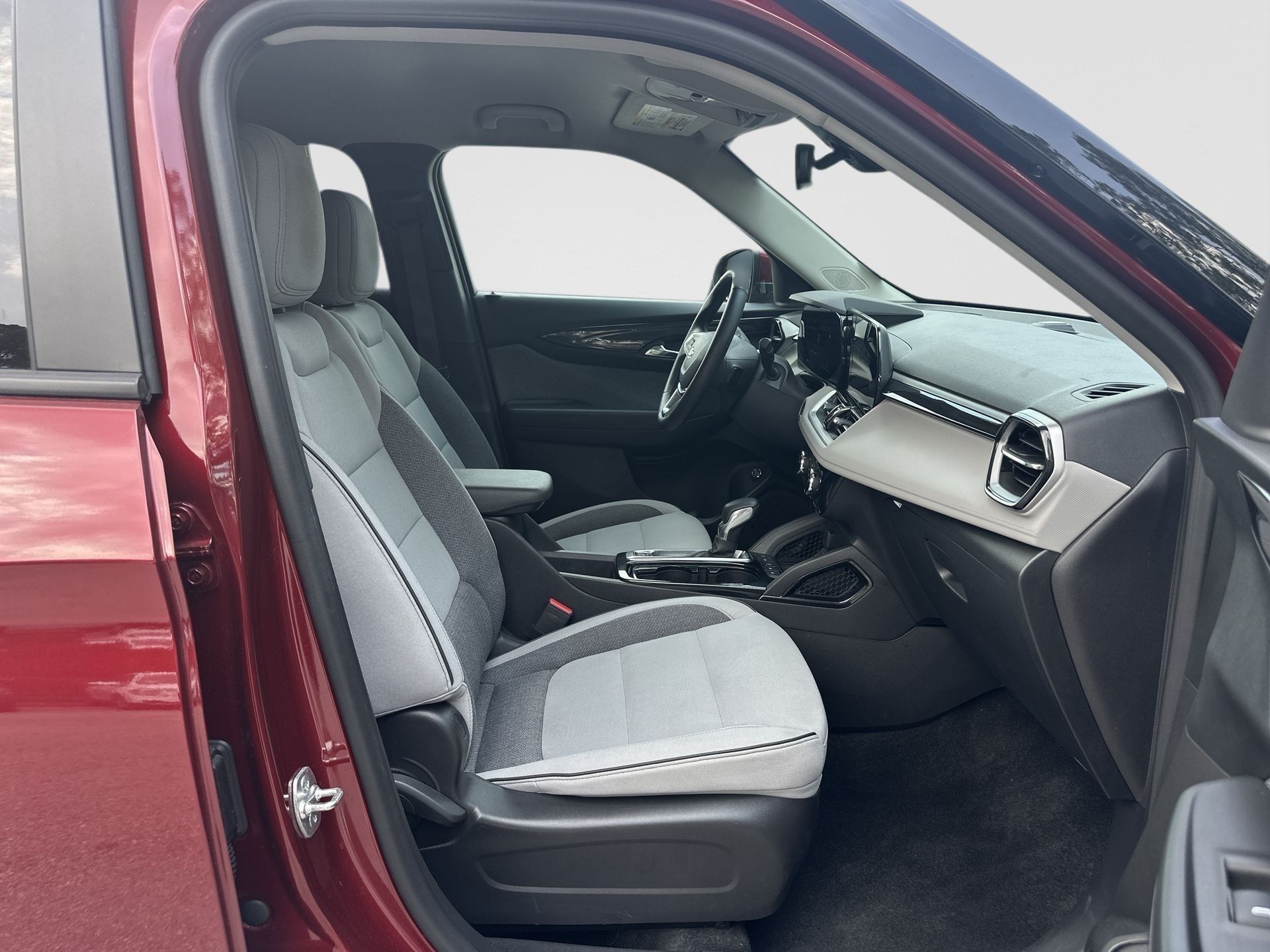 Used 2025 Chevrolet TrailBlazer LT w/ Convenience Package FWD image 27
