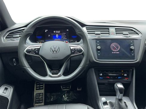 Used 2024 Volkswagen Tiguan SE R-Line image 18