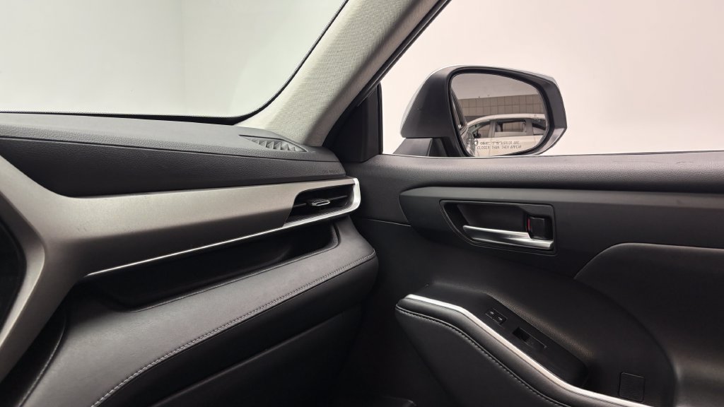 Certified 2021 Toyota Highlander XLE AWD/4WD image 26