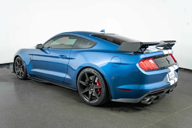 Used 2020 Ford Mustang Shelby GT500 w/ Carbon Fiber Track Pack RWD image 6