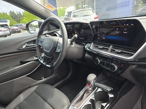 Used 2024 Chevrolet Trax RS w/ Sunroof Package FWD image 10