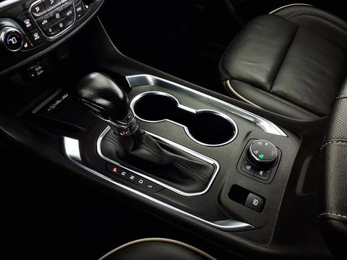 Used 2022 Chevrolet Traverse Premier image 20