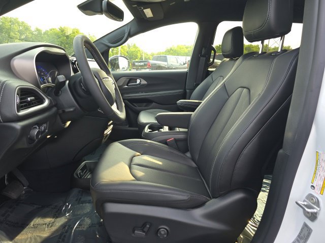 New 2027 Chrysler Pacifica Select AWD/4WD image 10