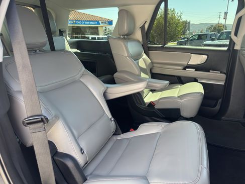 Used 2025 Ford Expedition Active AWD/4WD image 37