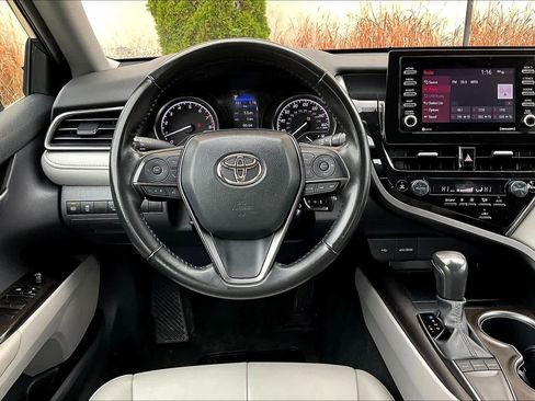 Used 2023 Toyota Camry SE image 5