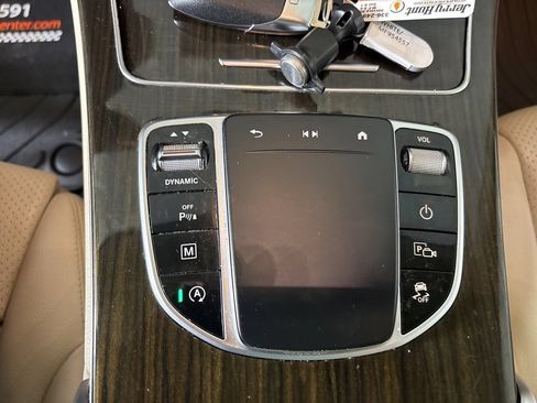 Used 2021 Mercedes-Benz GLC 300 4MATIC image 21