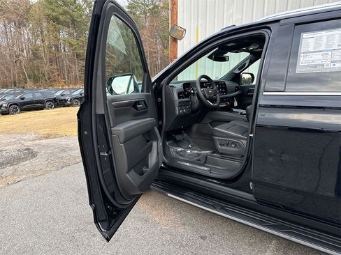 New 2026 Chevrolet Suburban Premier image 13