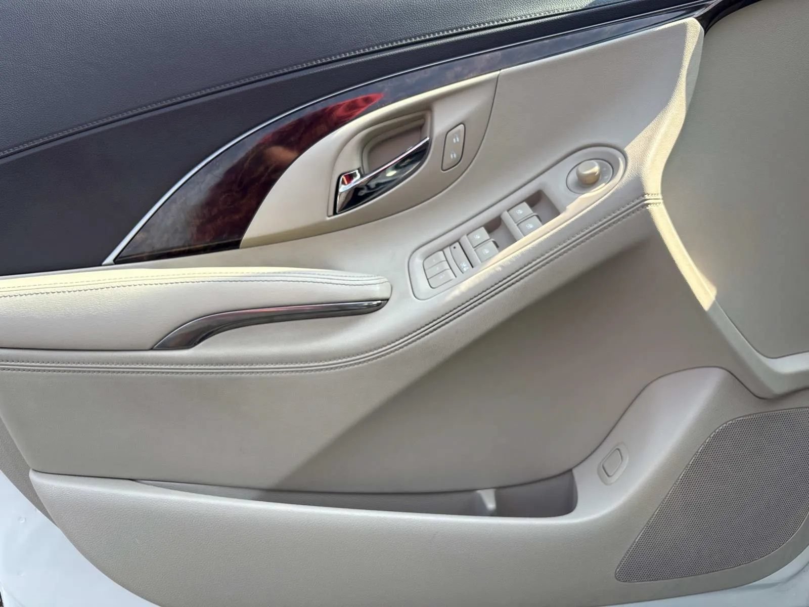 Used 2014 Buick LaCrosse Leather FWD image 22