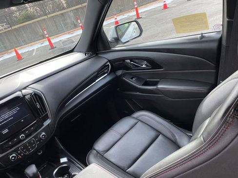 Used 2024 Chevrolet Traverse RS image 25