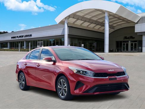 Used 2023 Kia Forte LXS w/ LXS Technology Package image 2