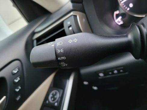 Used 2018 Lexus IS 300 AWD image 34