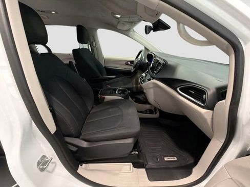 Used 2019 Chrysler Pacifica Touring Plus w/ Advanced Safetytec Group FWD image 25