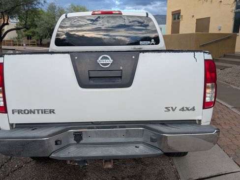 Used 2012 Nissan Frontier SV image 11