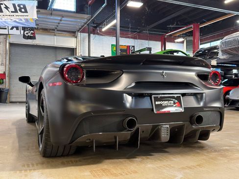 Used 2018 Ferrari 488 GTB RWD image 10