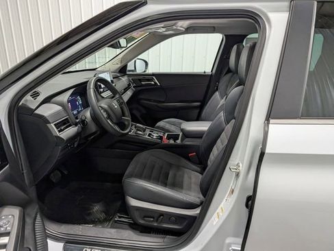 Used 2023 Mitsubishi Outlander 4WD Plug-In Hybrid image 16