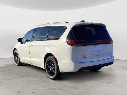 New 2026 Chrysler Pacifica Select w/ S Appearance Package image 3