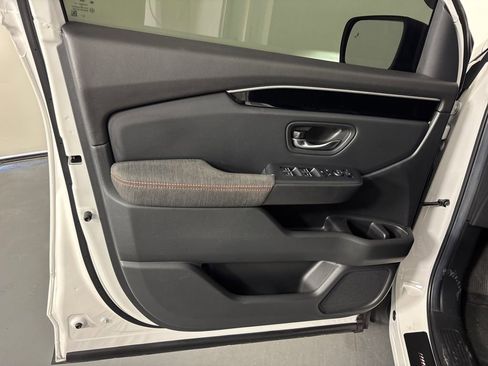 Used 2025 Honda Pilot Sport image 28