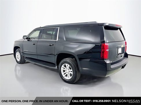 Used 2018 Chevrolet Suburban LT image 7