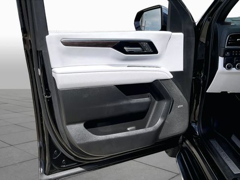 Used 2025 Chevrolet Tahoe Premier RWD image 21