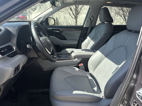 Used 2025 Toyota Highlander Platinum image 20