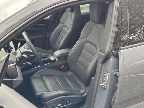 Certified 2025 Porsche Macan Electric image 5