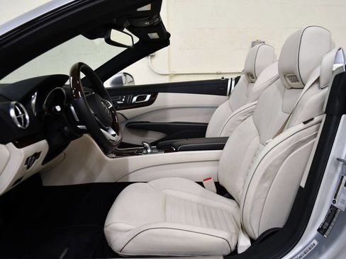 Used 2017 Mercedes-Benz SL 550 image 11
