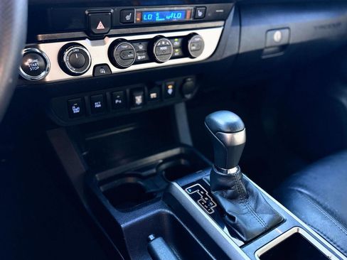 Used 2023 Toyota Tacoma Limited image 21