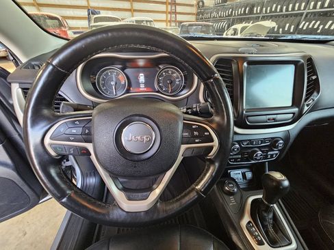 Used 2017 Jeep Cherokee Limited w/ Trailer Tow Group AWD/4WD image 11
