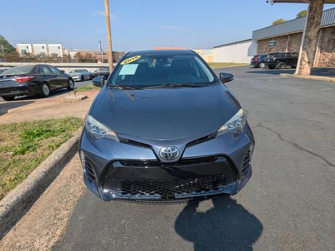 Used 2018 Toyota Corolla SE FWD image 2
