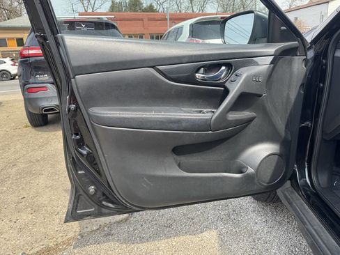 Used 2018 Nissan Rogue SL image 19