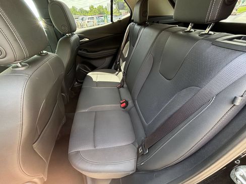 Used 2025 Buick Encore GX Preferred AWD/4WD image 35