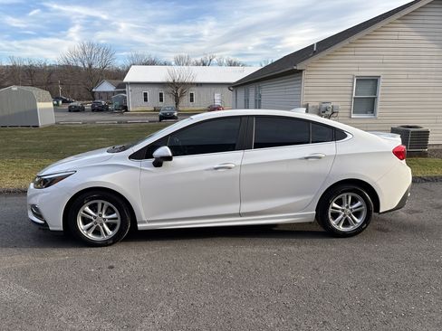 Used 2017 Chevrolet Cruze LT w/ RS Package image 7