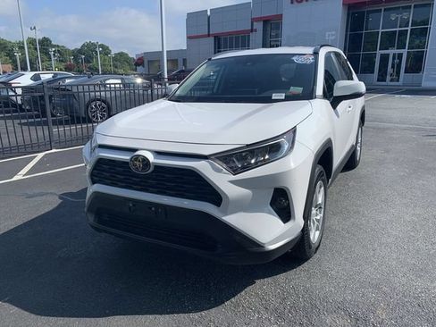 Used 2021 Toyota RAV4 XLE AWD/4WD image 4