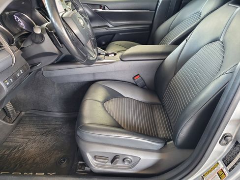 Used 2021 Toyota Camry SE w/ Convenience Package FWD image 18