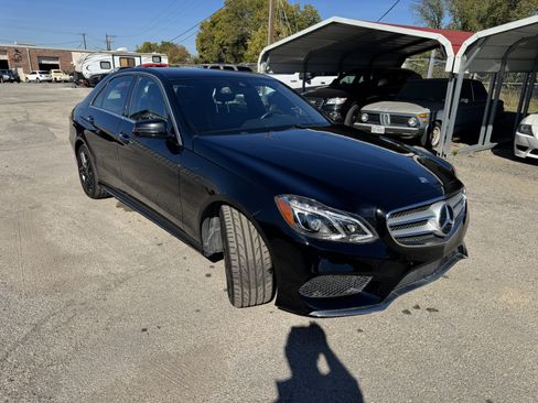 Used 2015 Mercedes-Benz E 400 Sedan image 3