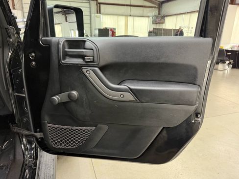 Used 2018 Jeep Wrangler Sport AWD/4WD image 13